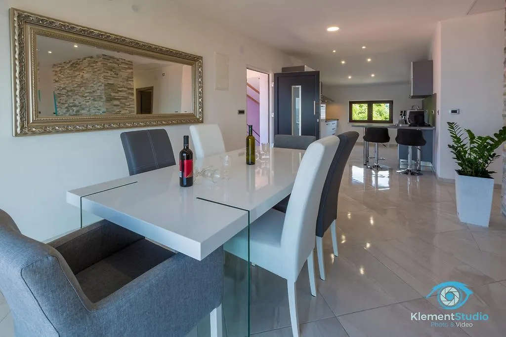 Apartments Villa Lili Цриквеница