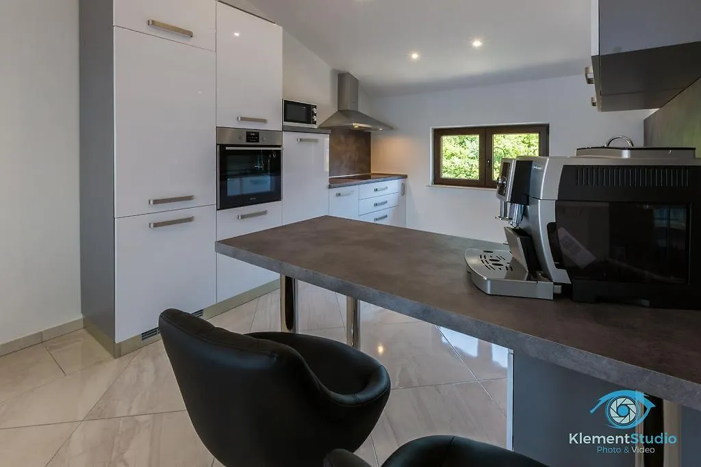 Apartments Villa Lili Цриквеница
