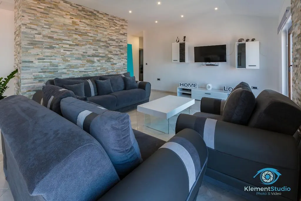 Apartments Villa Lili Цриквеница