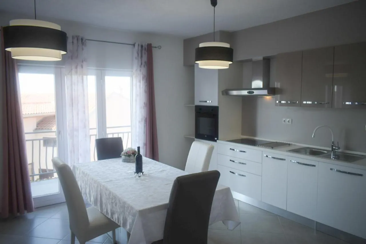 Apartments Villa Lili Цриквеница